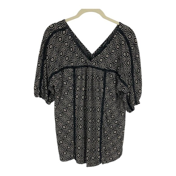 Lucky Brand Black and White Hayley Geo Print V-neck 1/2 Sleeve top S - Picture 2 of 13